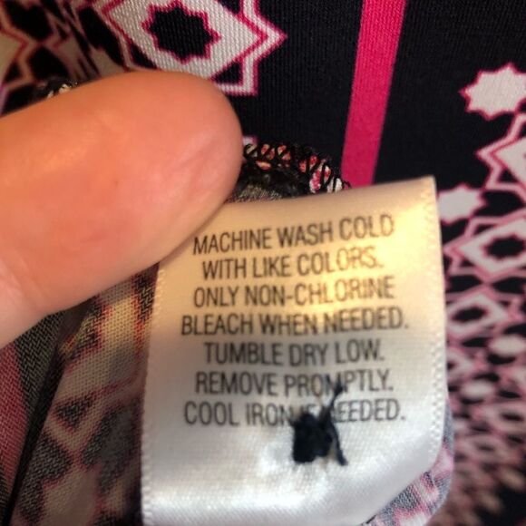 Croft & Barrow 3/4 length sleeve pink, black and white tunic - Picture 6 of 8